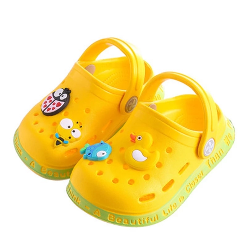 Sandália tipo crocs